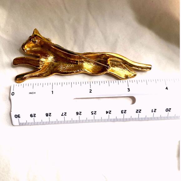 Vintage signed Trifari, leopard brooch, gold tone with black enamel, 4inch pin - Picture 11 of 12